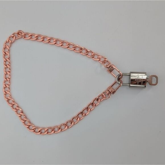 Louis Vuitton lock 🔐 - Picture 6 of 16